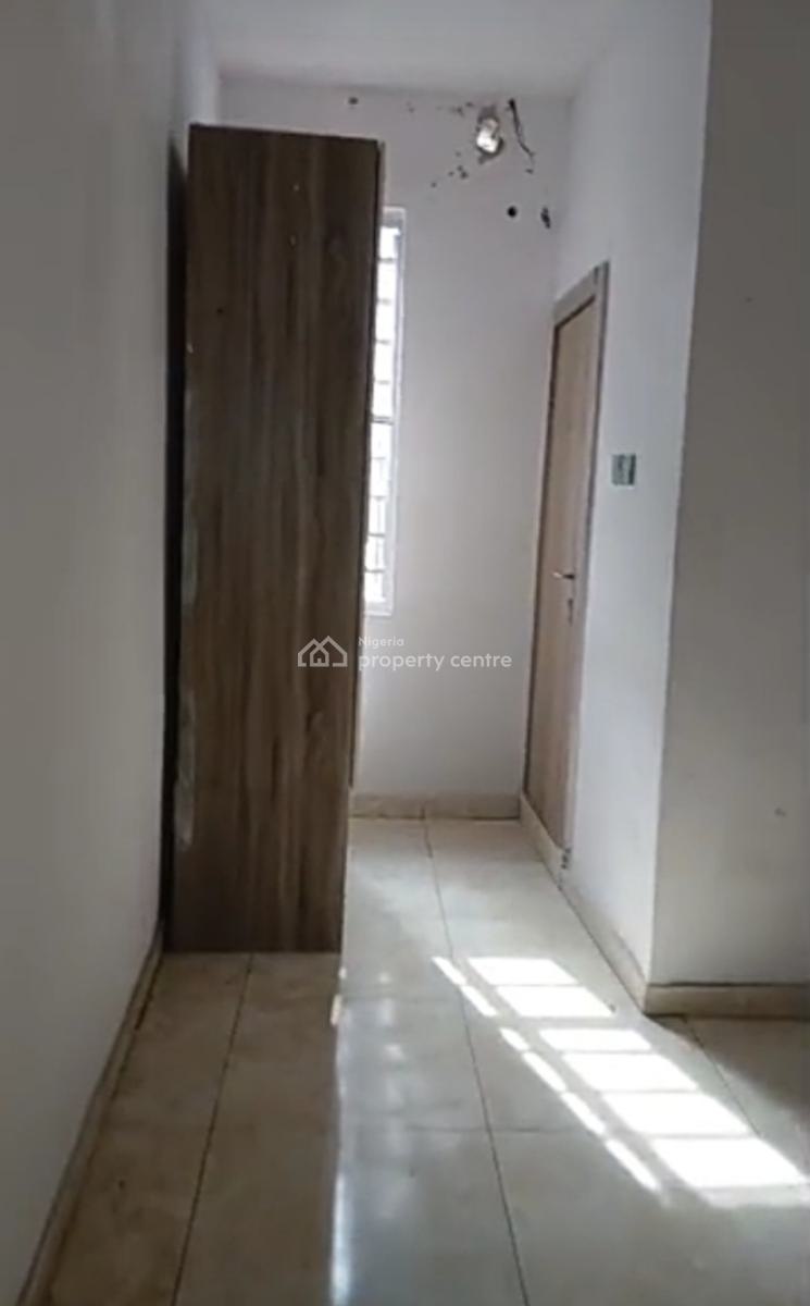 Serviced Upstairs Bedroom{ Video}, Royal Pine Estate Orchid Road, Lekki, Lagos, Self Contain (single Rooms) for Rent