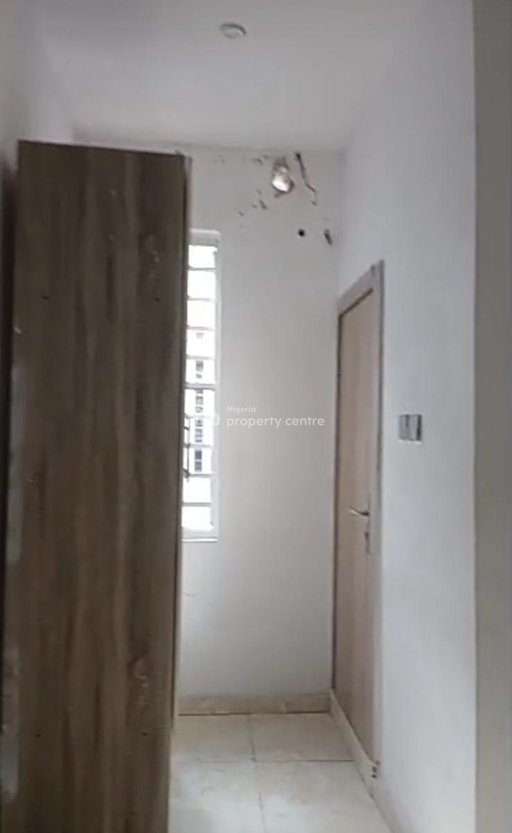 Serviced Upstairs Bedroom{ Video}, Royal Pine Estate Orchid Road, Lekki, Lagos, Self Contain (single Rooms) for Rent