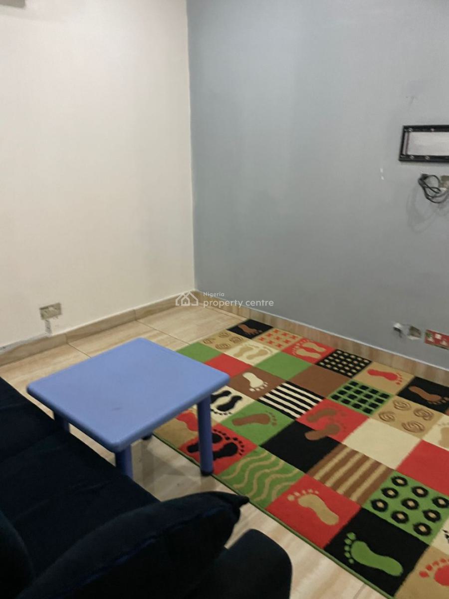 Spacious 4 Bedroom Flat, Chevron Drive, Lekki, Lagos, Flat / Apartment for Rent