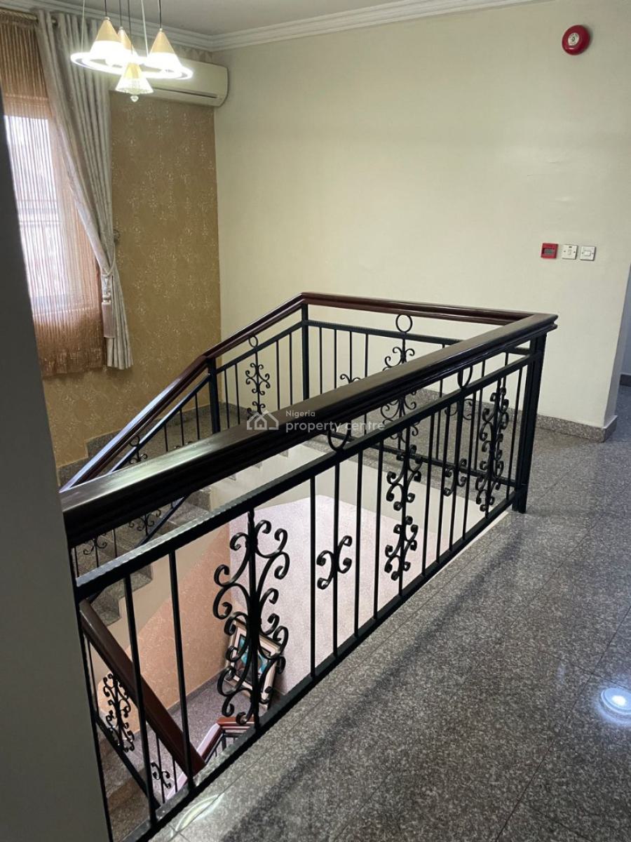 Spacious 4 Bedroom Flat, Chevron Drive, Lekki, Lagos, Flat / Apartment for Rent