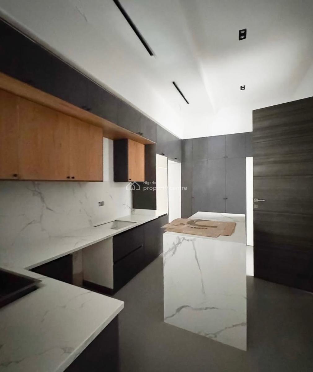 2 Bedroom Penthouse Water View with a Room Bq, Lekki Phase 1, Lekki, Lagos, Flat / Apartment for Sale