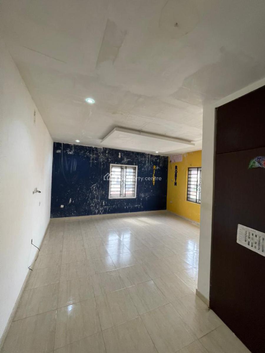 Spacious 3 Bedroom Upstairs, Bring Your Generator, Ologolo, Lekki, Lagos, Flat / Apartment for Rent
