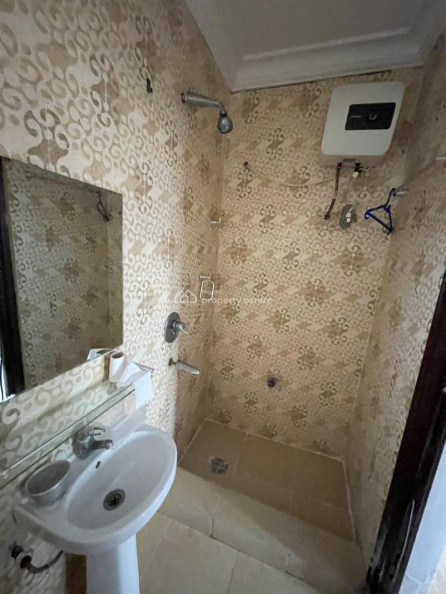 Spacious 3 Bedroom Upstairs, Bring Your Generator, Ologolo, Lekki, Lagos, Flat / Apartment for Rent