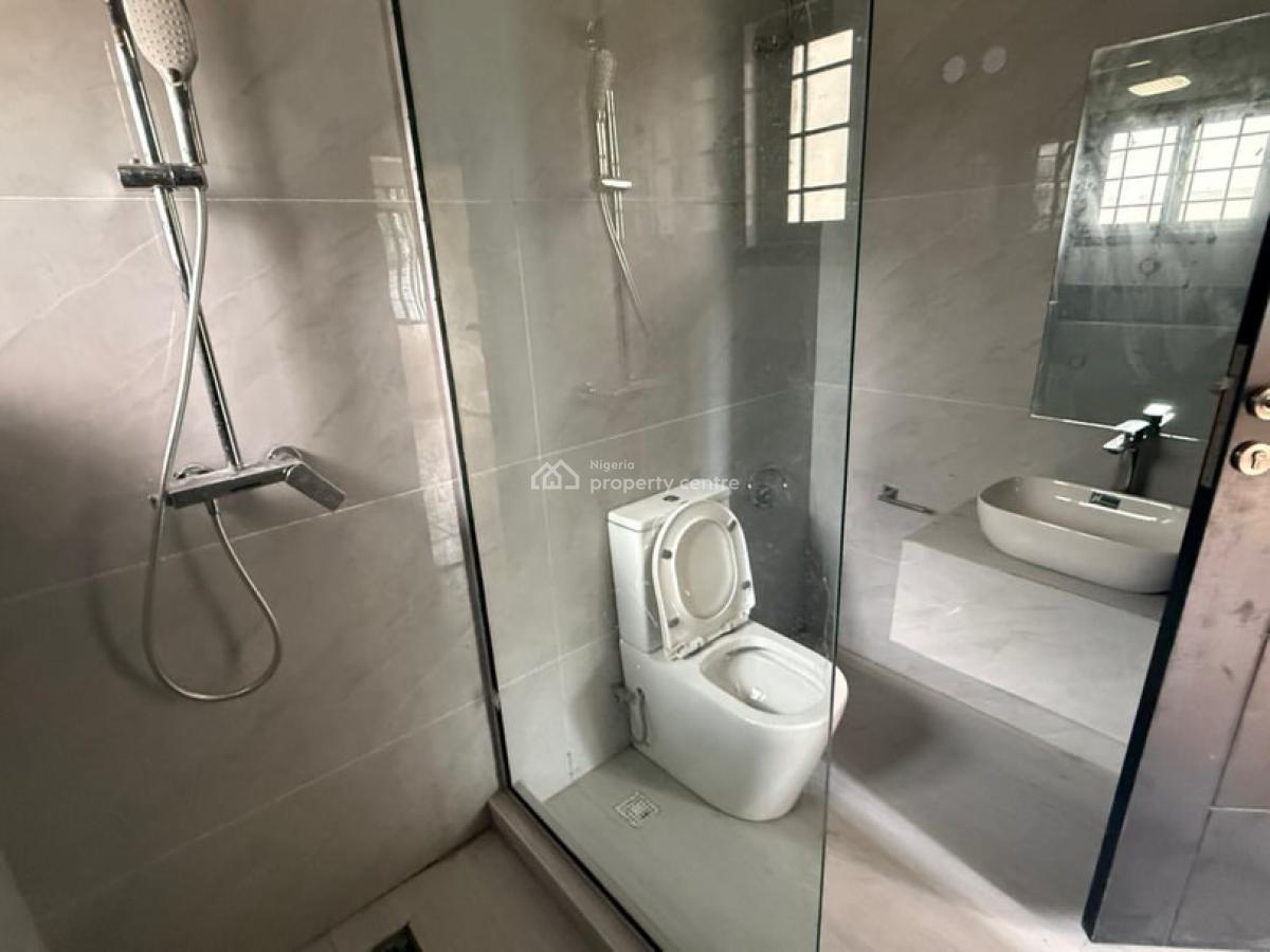 Newly Renovated 2 Bedrooms Flat, Off Admiralty Way, Lekki Phase 1, Lekki, Lagos, Flat / Apartment for Rent