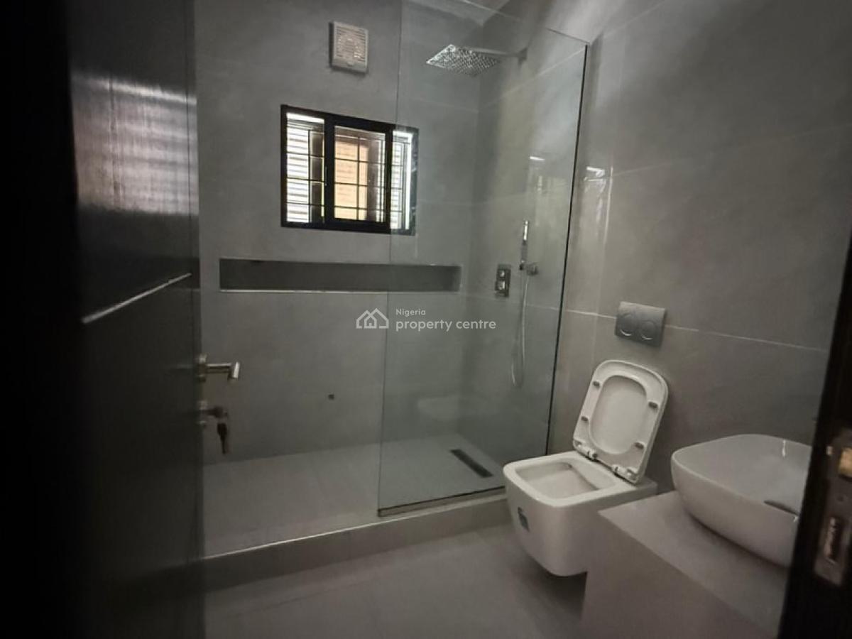 Newly Renovated 2 Bedrooms Flat, Off Admiralty Way, Lekki Phase 1, Lekki, Lagos, Flat / Apartment for Rent