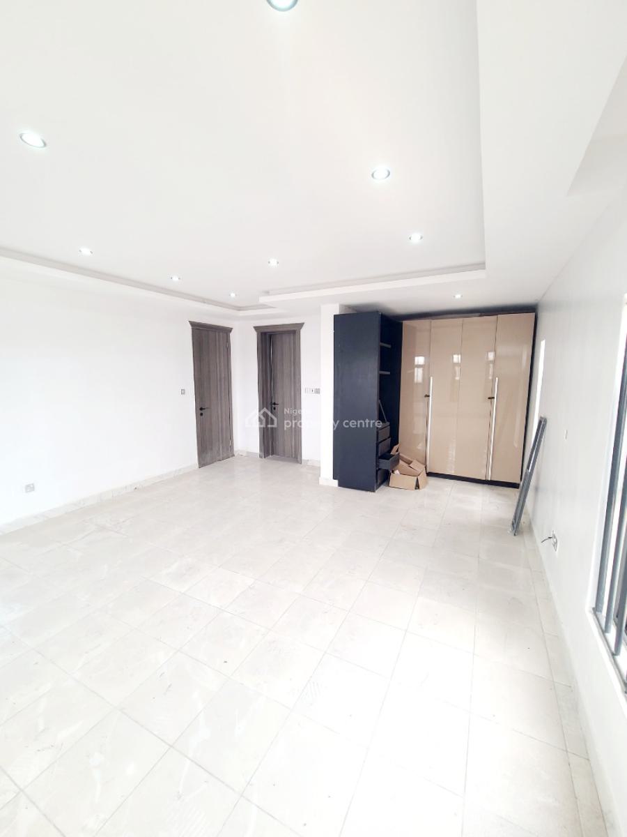 Spacious 3 Bedroom Penthouse with Rooftop Lounge, Agungi Estate, Agungi, Lekki, Lagos, Flat / Apartment for Rent