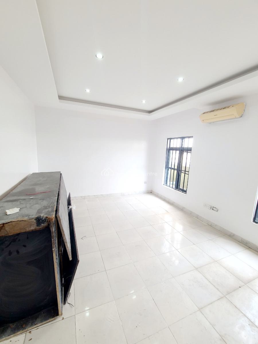 Spacious 3 Bedroom Penthouse with Rooftop Lounge, Agungi Estate, Agungi, Lekki, Lagos, Flat / Apartment for Rent