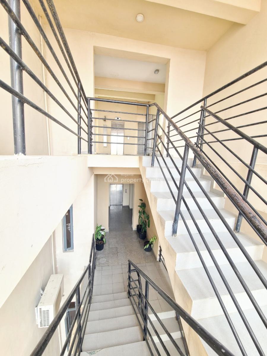 Spacious 3 Bedroom Penthouse with Rooftop Lounge, Agungi Estate, Agungi, Lekki, Lagos, Flat / Apartment for Rent