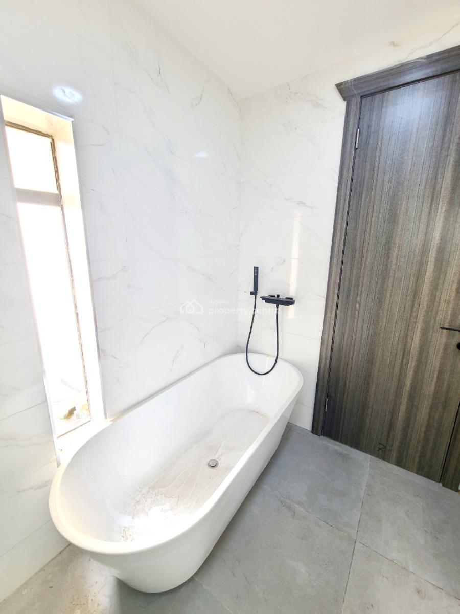 Spacious 3 Bedroom Penthouse with Rooftop Lounge, Agungi Estate, Agungi, Lekki, Lagos, Flat / Apartment for Rent