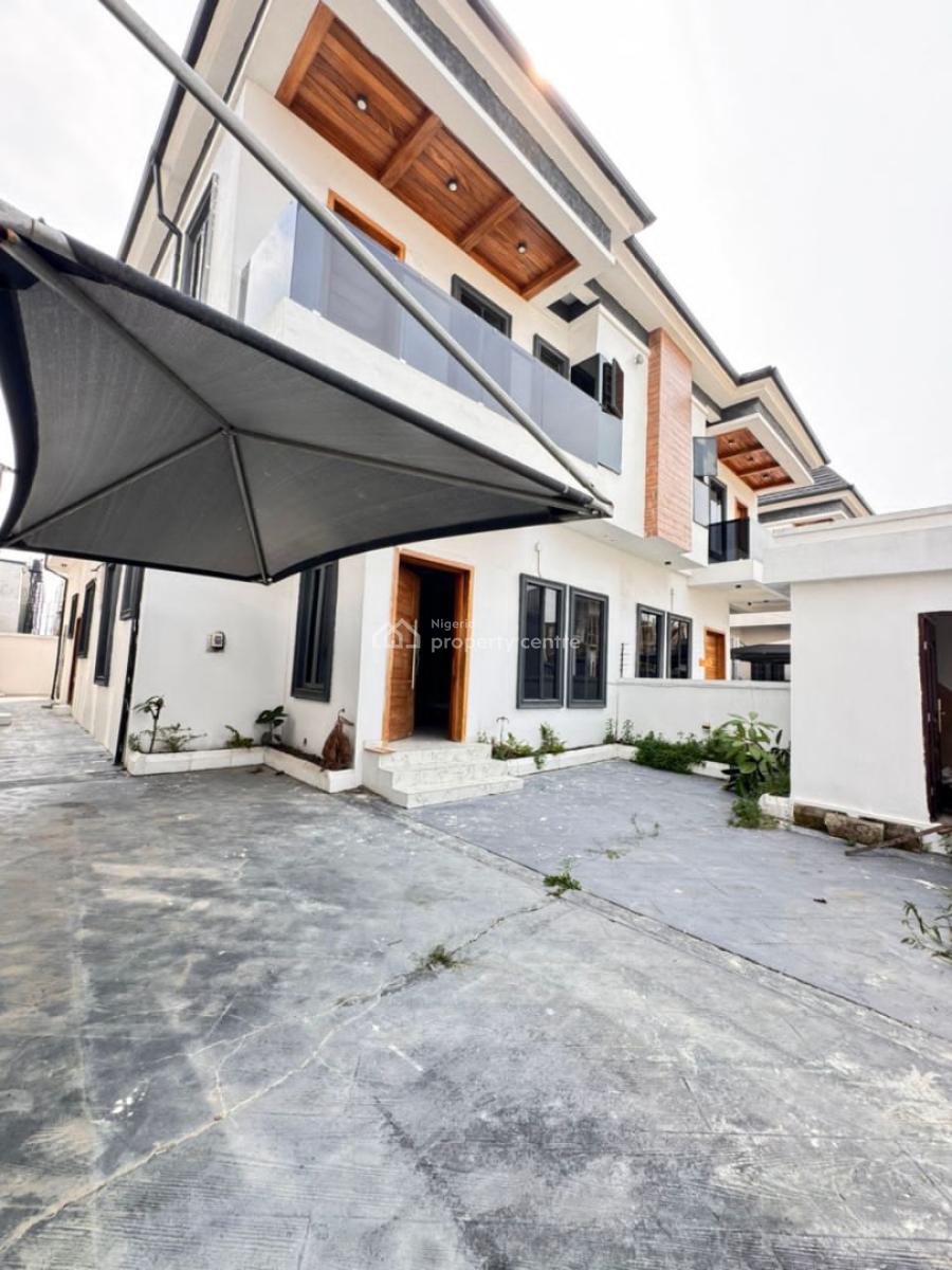 Distress 4bedroom Semi Detached with Bq., Orchid, Royal Pine Estate, Orchid, Lekki Lagos., Lekki, Lagos, Semi-detached Duplex for Sale