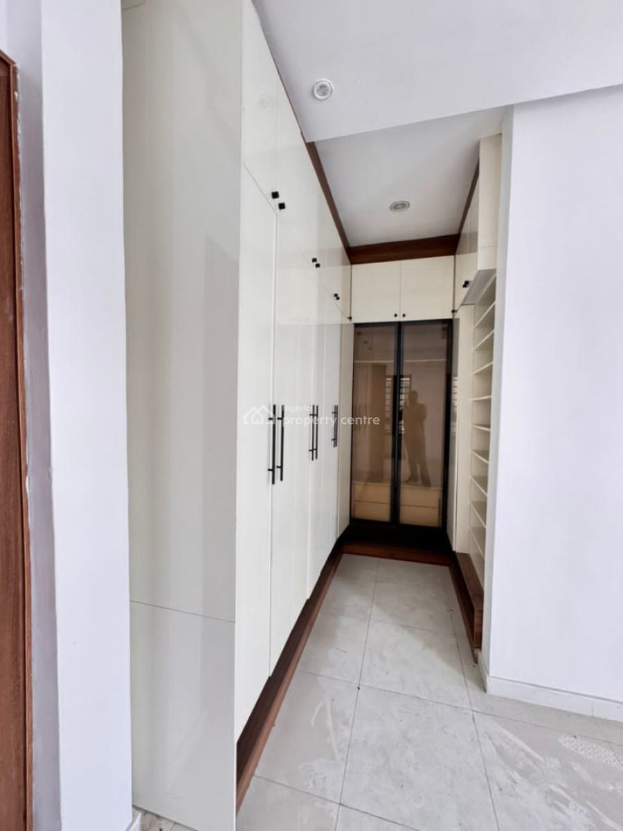 Distress 4bedroom Semi Detached with Bq., Orchid, Royal Pine Estate, Orchid, Lekki Lagos., Lekki, Lagos, Semi-detached Duplex for Sale