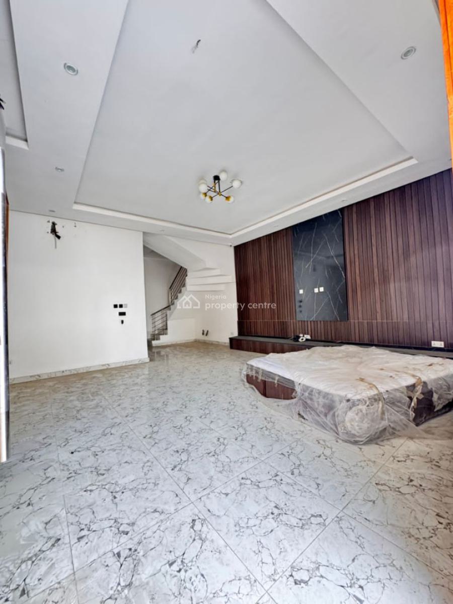 Distress 4bedroom Semi Detached with Bq., Orchid, Royal Pine Estate, Orchid, Lekki Lagos., Lekki, Lagos, Semi-detached Duplex for Sale