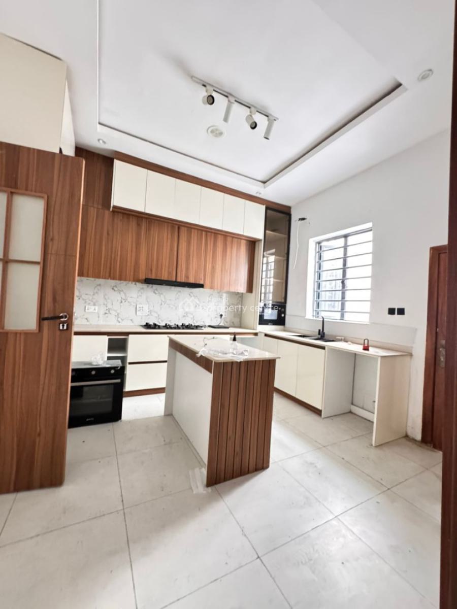 Distress 4bedroom Semi Detached with Bq., Orchid, Royal Pine Estate, Orchid, Lekki Lagos., Lekki, Lagos, Semi-detached Duplex for Sale