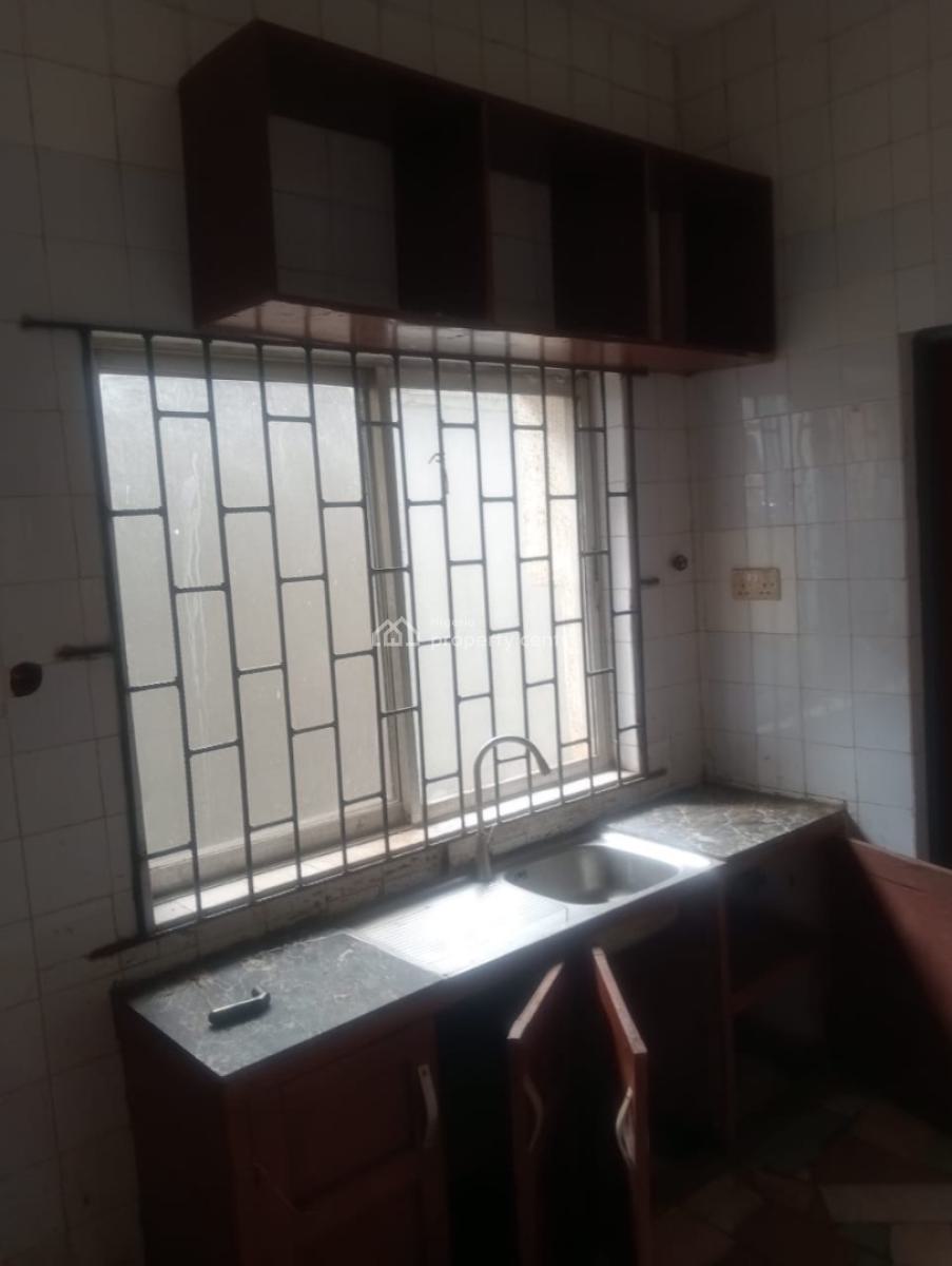 3 Bedroom Flat All Rooms En-suite Downstairs, Hakeem Odumosu Street, Gra Phase 1, Magodo, Lagos, Flat / Apartment for Rent