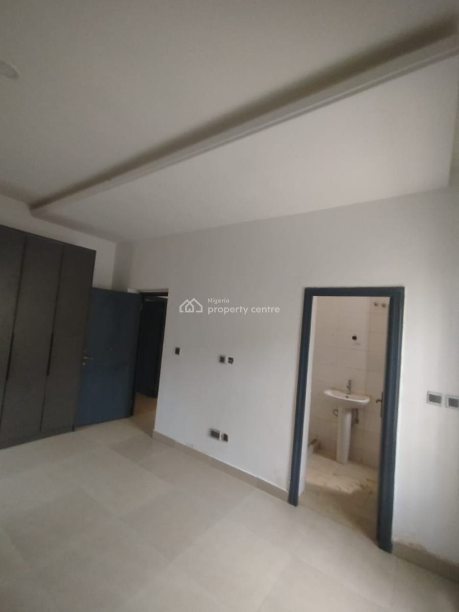 Standard 3 Bedrooms Flat on The Ground Floor on a Tarred Road, Jahi, Abuja, Flat / Apartment for Rent