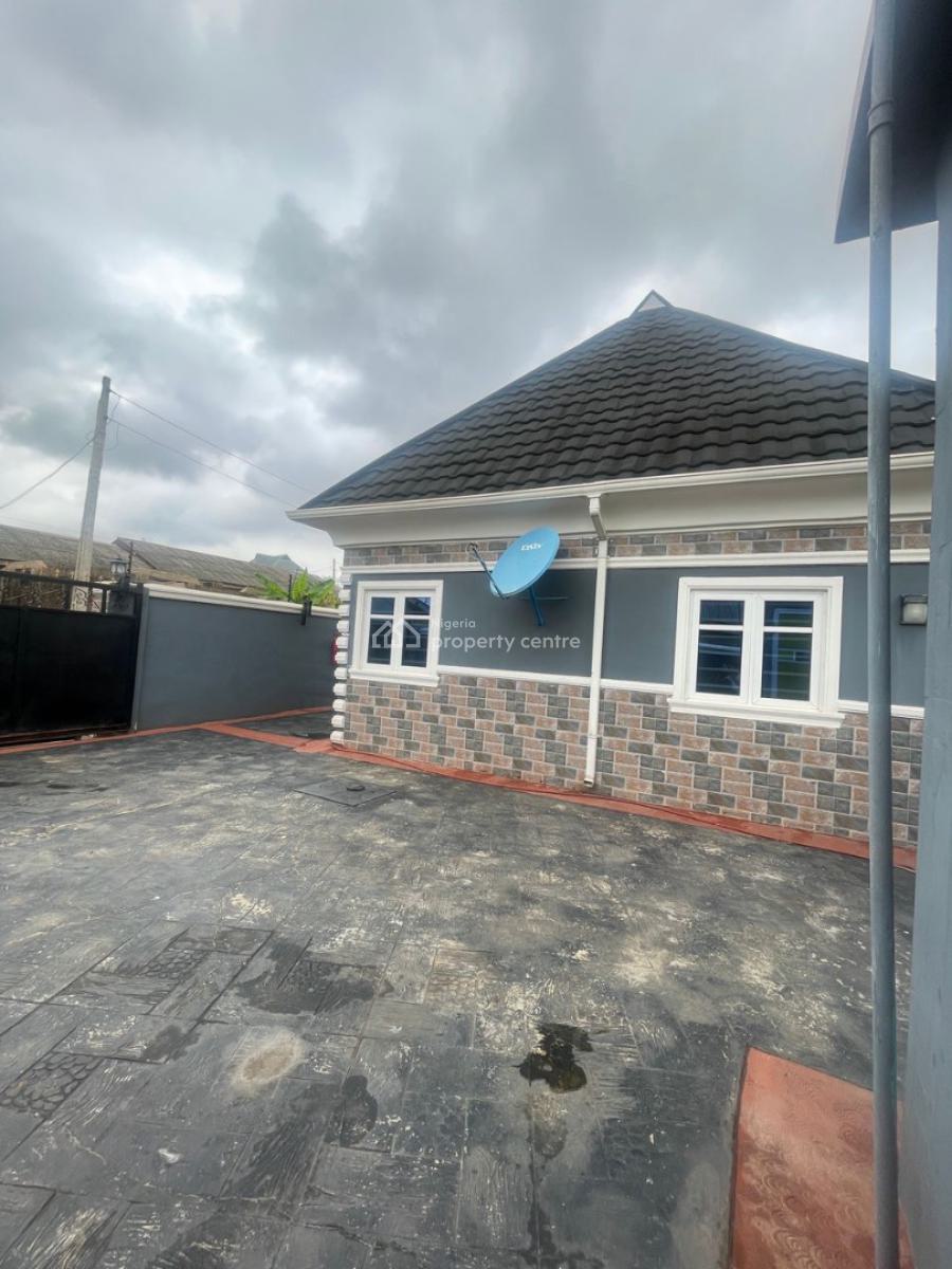 Luxurious 3 Bedrooms Apartment, 4, Singer, Off Anishara, Jurju, Sango Ota, Ogun, Detached Bungalow for Sale