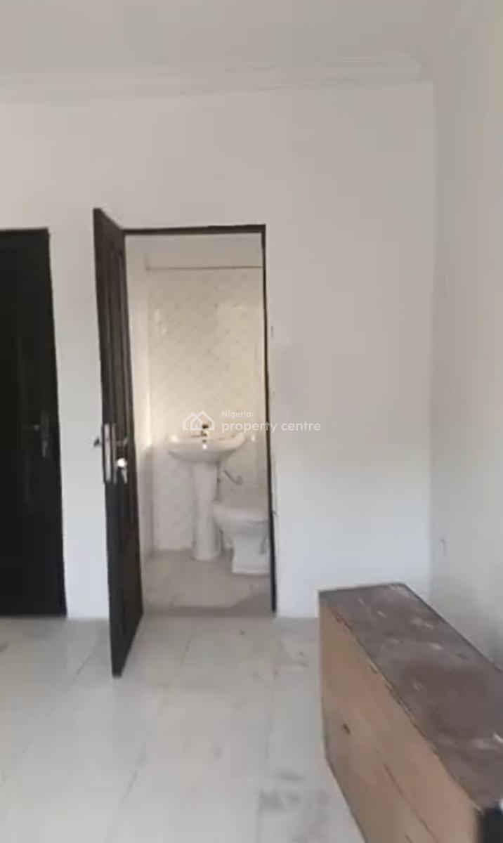 Spacious 2 Bedroom Upstairs Apartment { Video}, Thomas Estate, Ajah, Lagos, Flat / Apartment for Rent