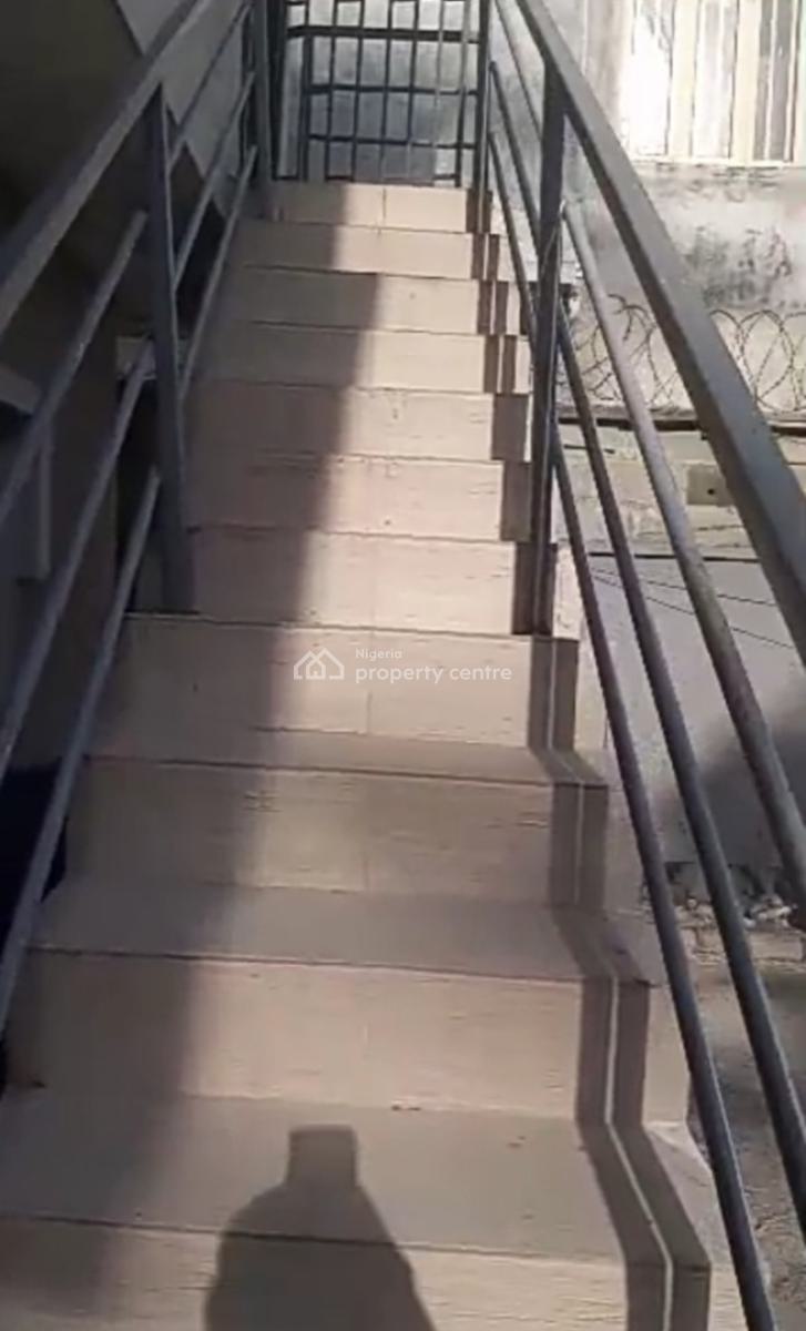 Spacious 2 Bedroom Upstairs Apartment { Video}, Thomas Estate, Ajah, Lagos, Flat / Apartment for Rent