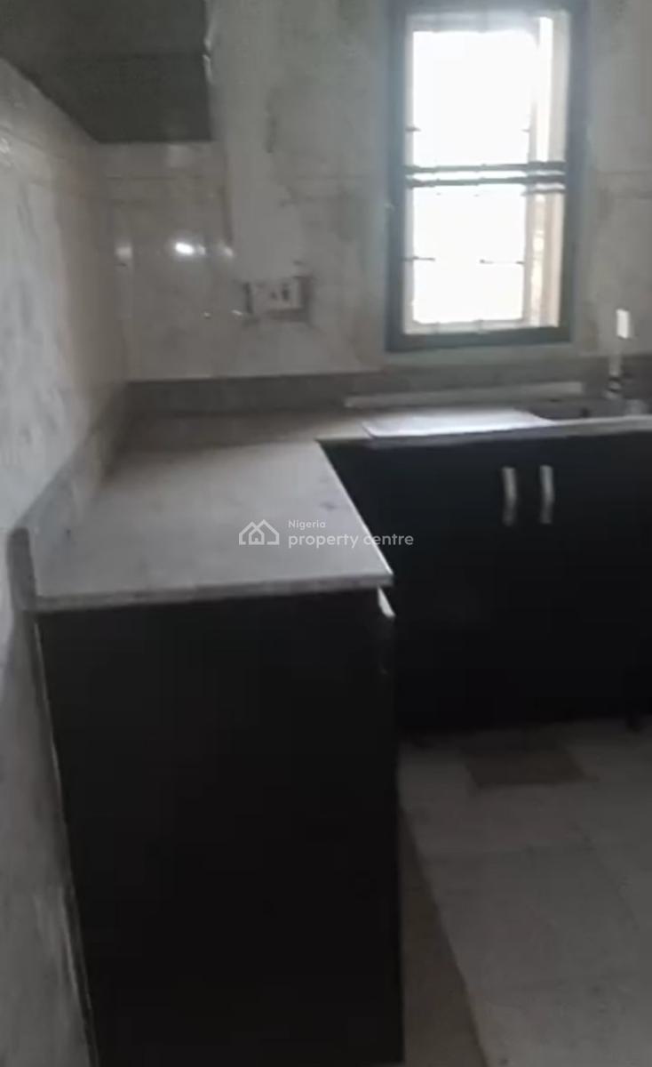 Spacious 2 Bedroom Upstairs Apartment { Video}, Thomas Estate, Ajah, Lagos, Flat / Apartment for Rent