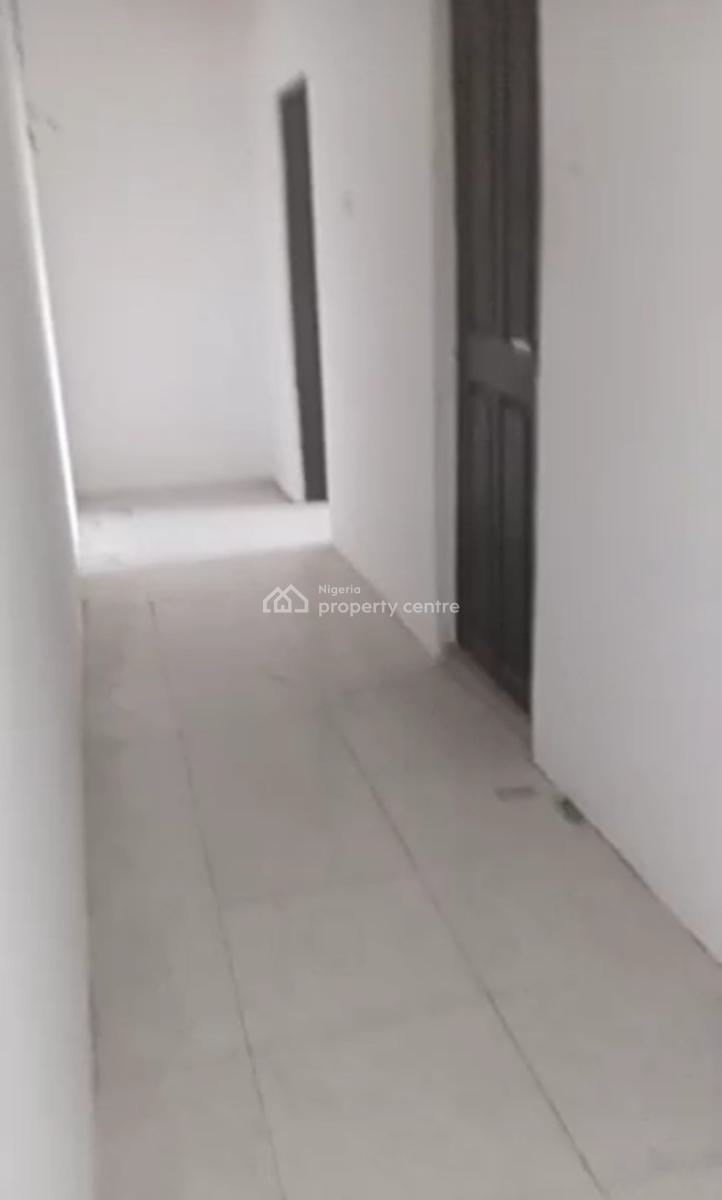 Spacious 2 Bedroom Upstairs Apartment { Video}, Thomas Estate, Ajah, Lagos, Flat / Apartment for Rent