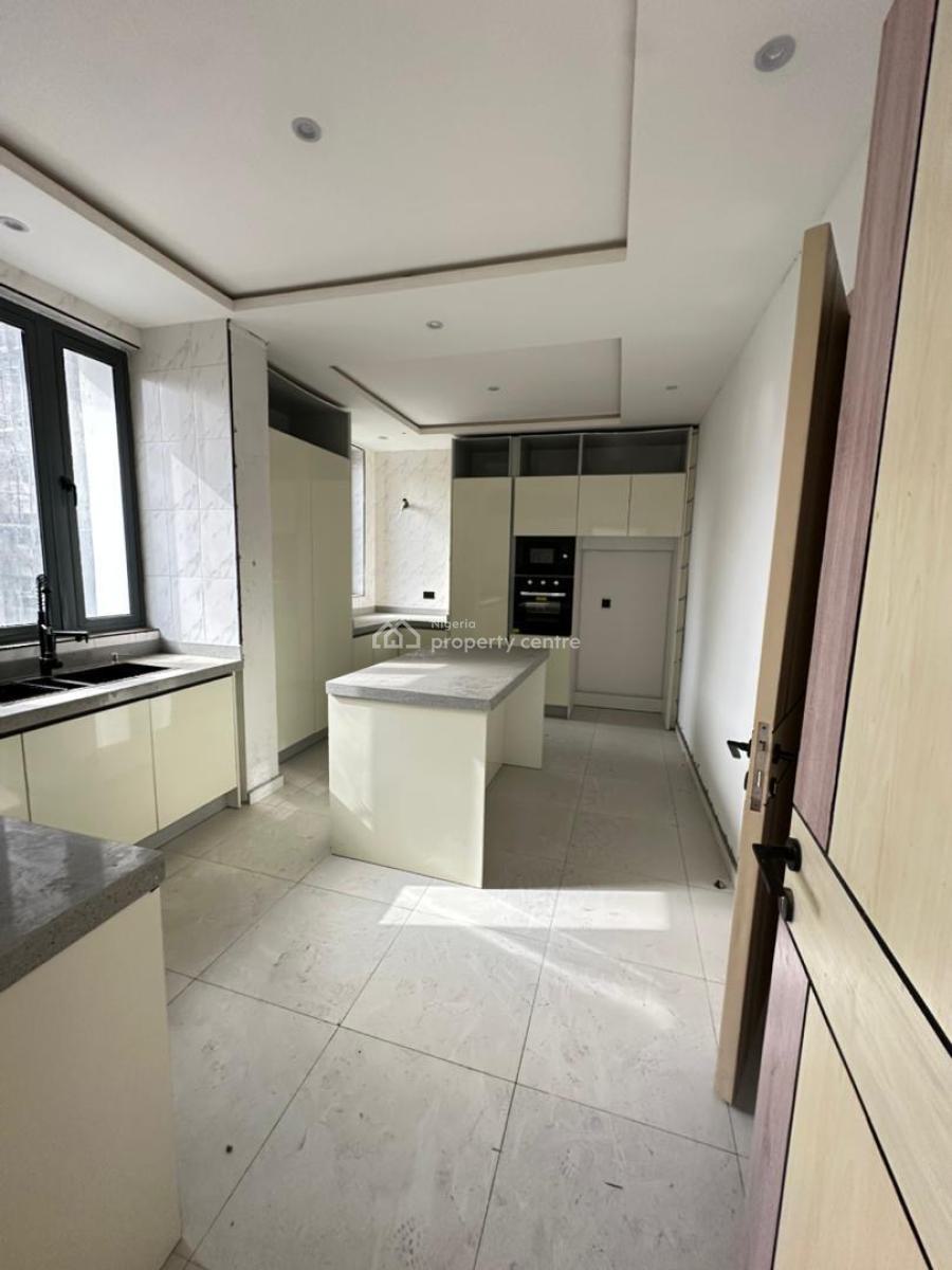 Exquisite 3 Bedroom Apartment with Bq, Lekki Phase 1, Lekki, Lagos, Flat / Apartment for Sale