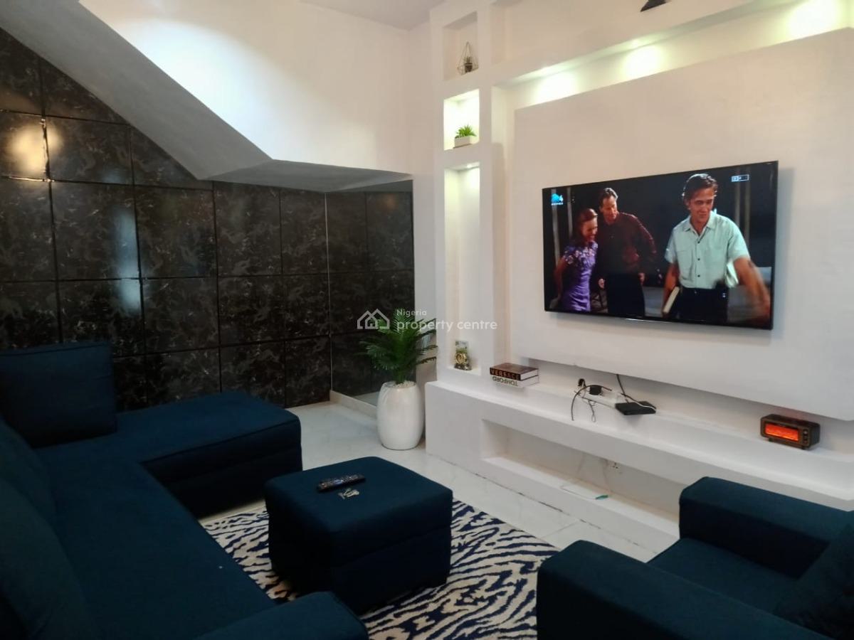 Fully Furnished and Serviced Mini Flat Apartment with 2toilets, Admiralty Way, Lekki Phase One, Lekki Phase 1, Lekki, Lagos, Mini Flat (room and Parlour) for Rent