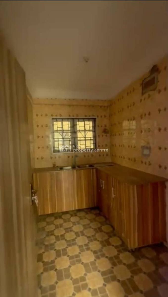 Lovely 3 Bedroom Flat, Adeomolubiyi Off Aiyetoro, Aguda, Surulere, Lagos, Flat / Apartment for Rent