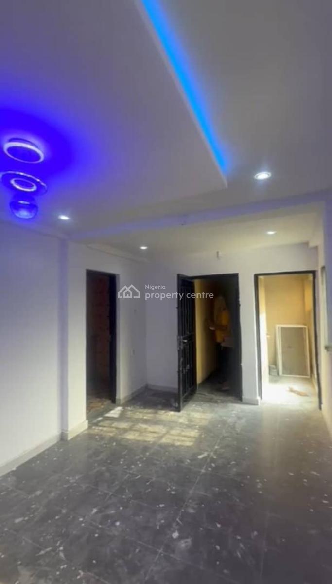 Lovely 3 Bedroom Flat, Adeomolubiyi Off Aiyetoro, Aguda, Surulere, Lagos, Flat / Apartment for Rent