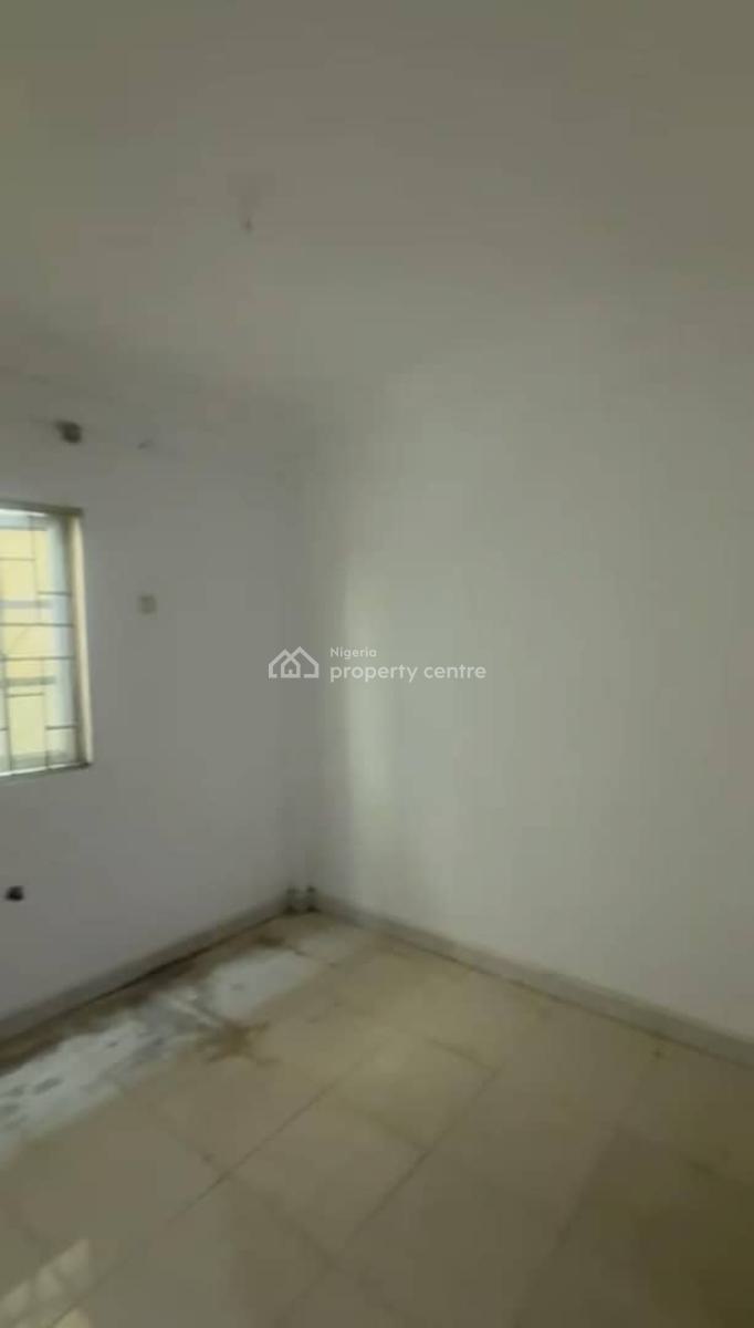 Lovely 3 Bedroom Flat, Adeomolubiyi Off Aiyetoro, Aguda, Surulere, Lagos, Flat / Apartment for Rent