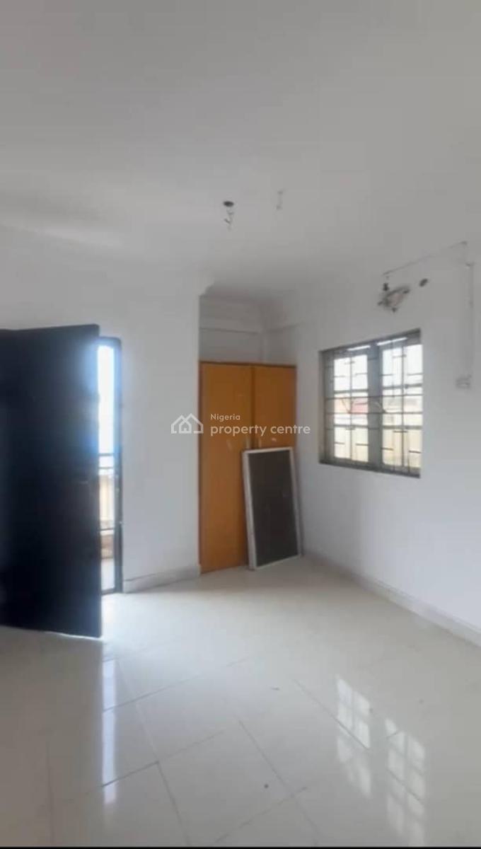 Lovely 3 Bedroom Flat, Adeomolubiyi Off Aiyetoro, Aguda, Surulere, Lagos, Flat / Apartment for Rent