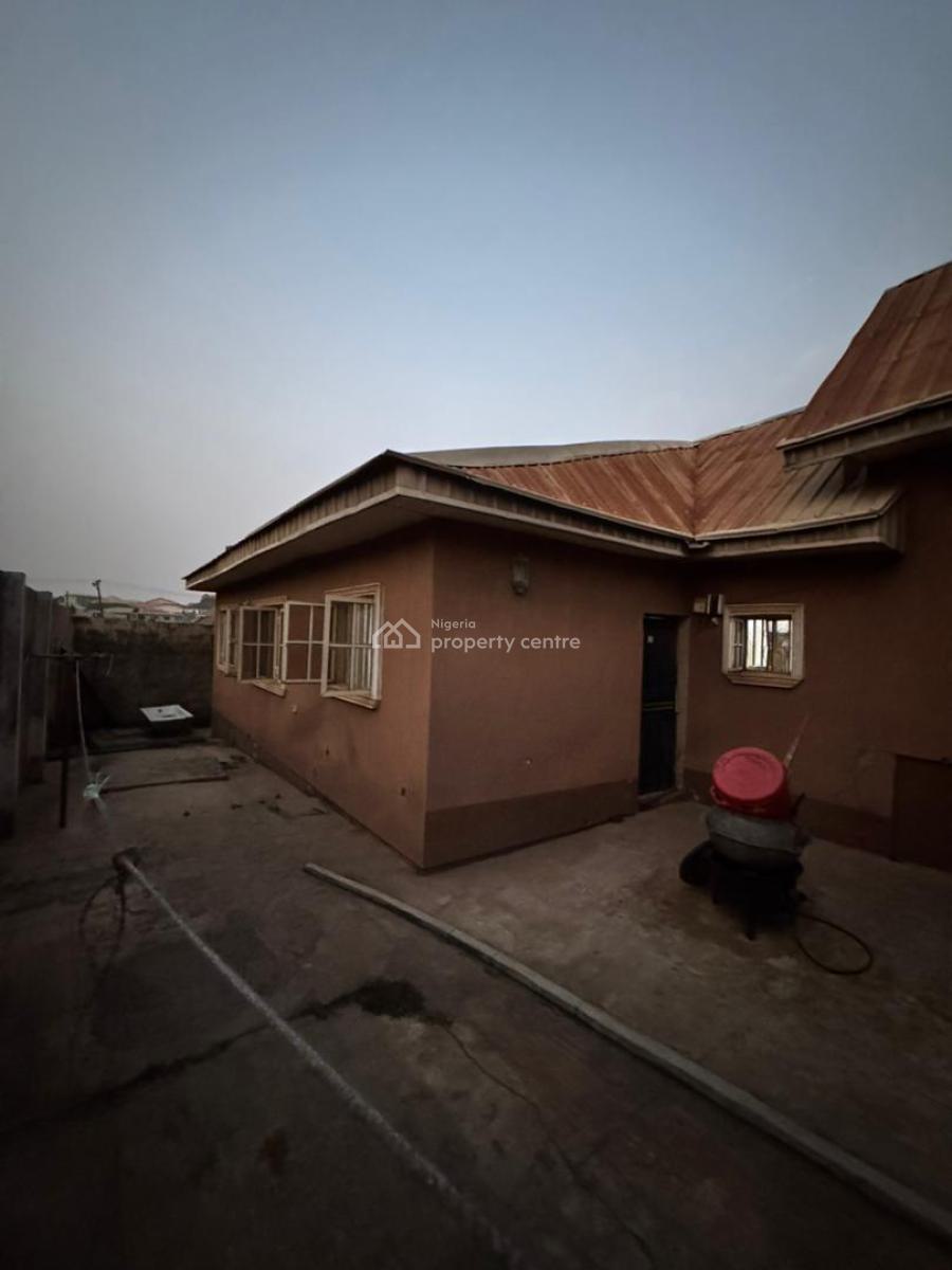 Twin Flat of 2 Bedroom, Omolayo Estate, Ibadan, Oyo, Block of Flats for Sale