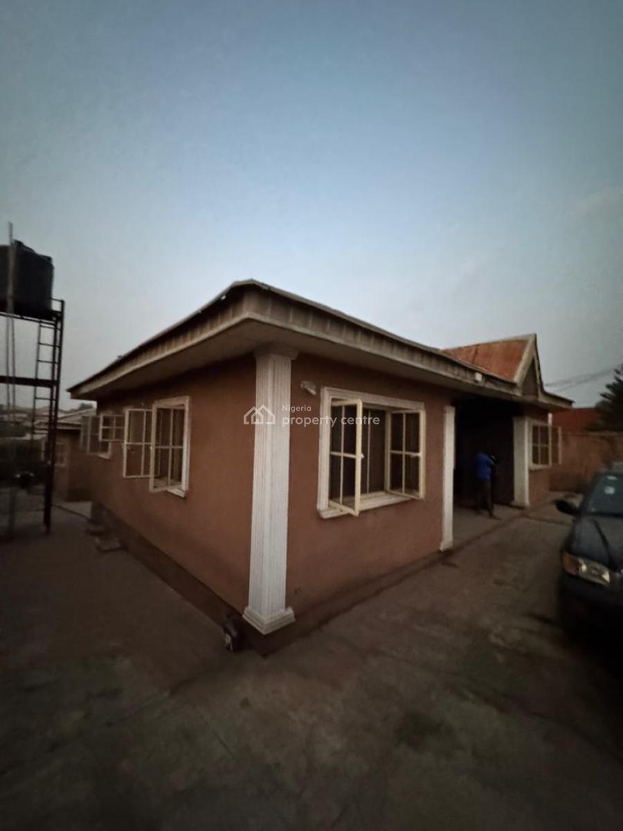 Twin Flat of 2 Bedroom, Omolayo Estate, Ibadan, Oyo, Block of Flats for Sale