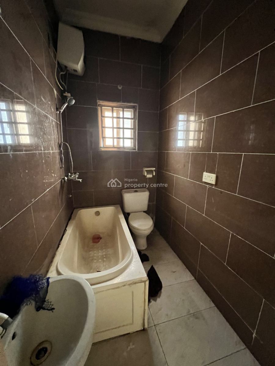 Spacious 2 Bedroom Apartment, Lekki Phase 1, Lekki, Lagos, Flat / Apartment for Rent