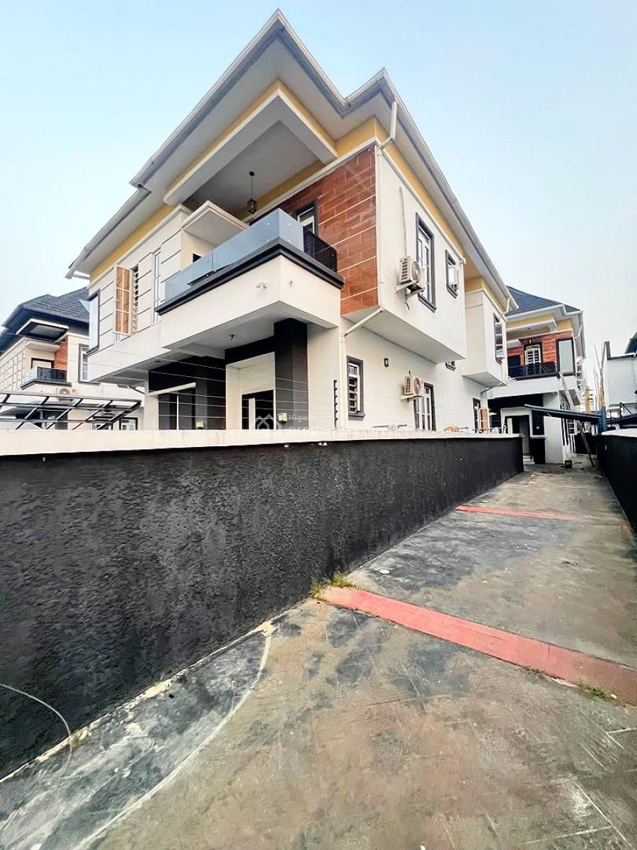 Spacious 4-bedroom Semi-detached Duplex with Bq, Ikota, Lekki, Lagos, Semi-detached Duplex for Rent