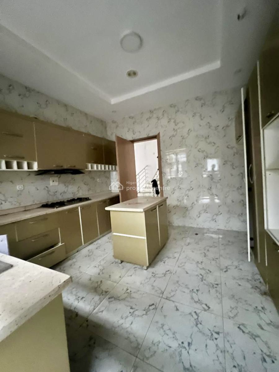 Spacious 4-bedroom Semi-detached Duplex with Bq, Ikota, Lekki, Lagos, Semi-detached Duplex for Rent