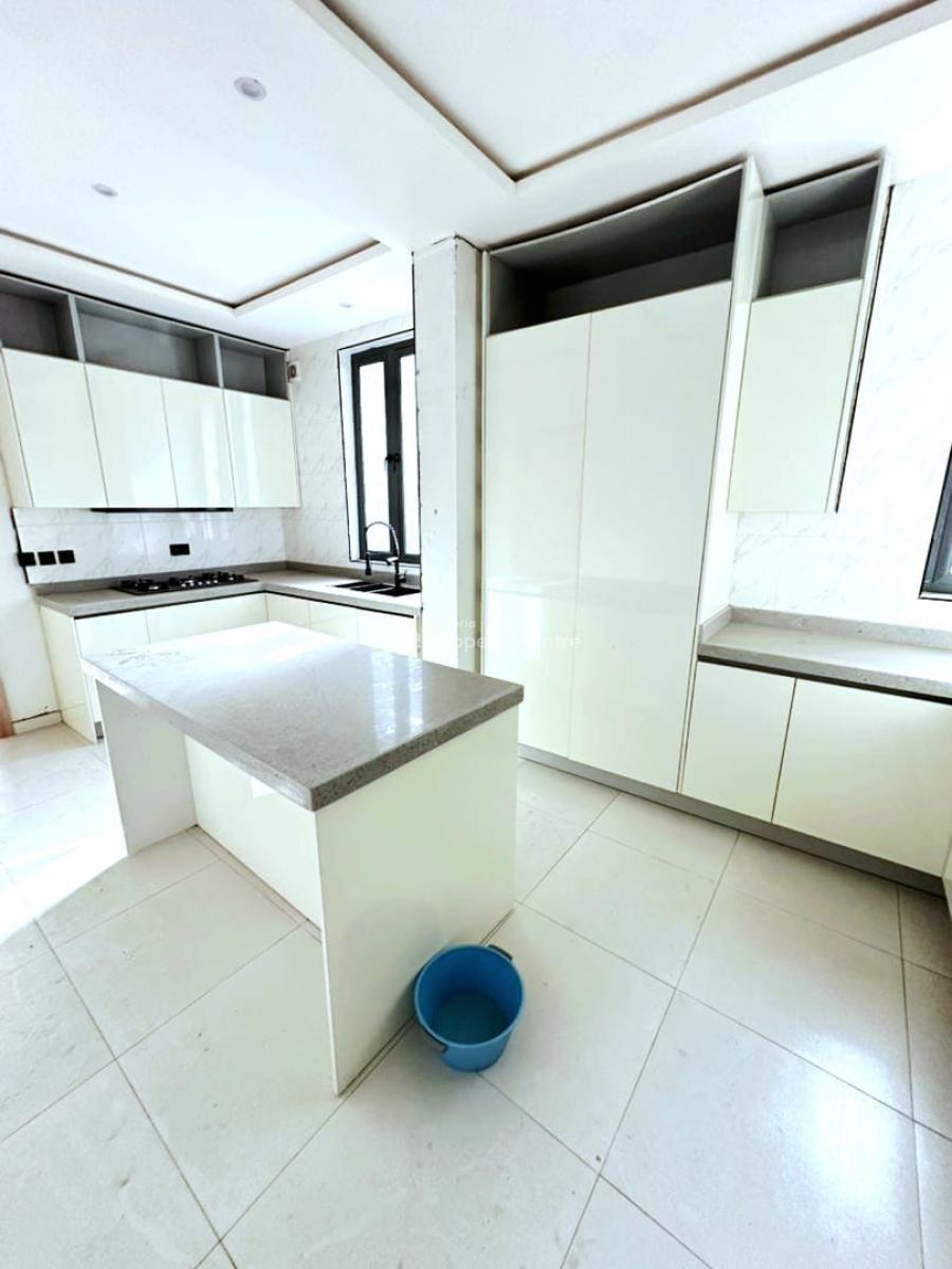 Well-designed 3 Bedroom Apartment, Lekki Phase 1, Lekki, Lagos, Flat / Apartment for Sale