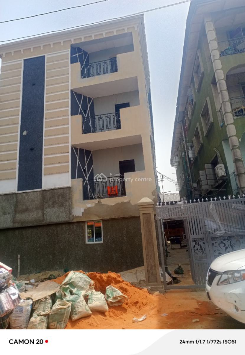 a Very Decent 2 Bedroom Flat Upstairs, Surulere, Lagos, Flat / Apartment for Rent