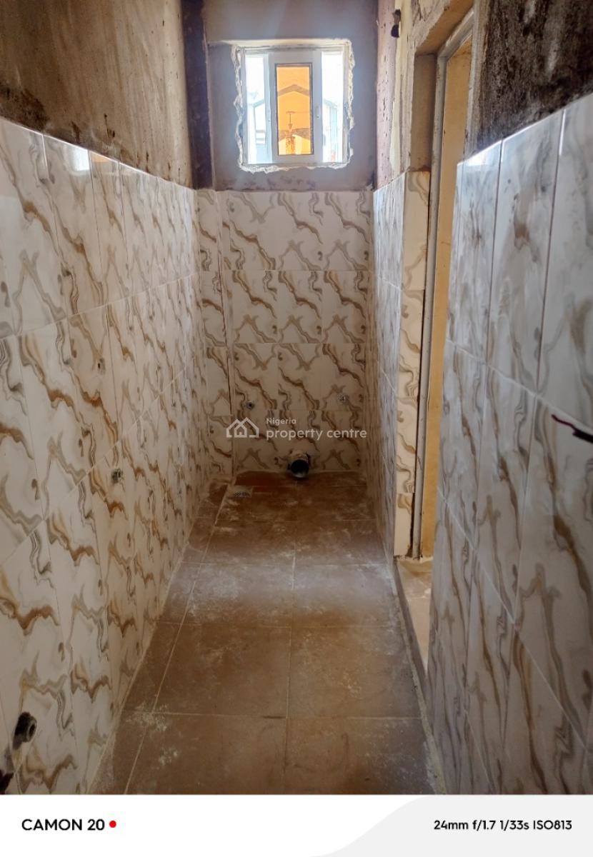 a Very Decent 2 Bedroom Flat Upstairs, Surulere, Lagos, Flat / Apartment for Rent