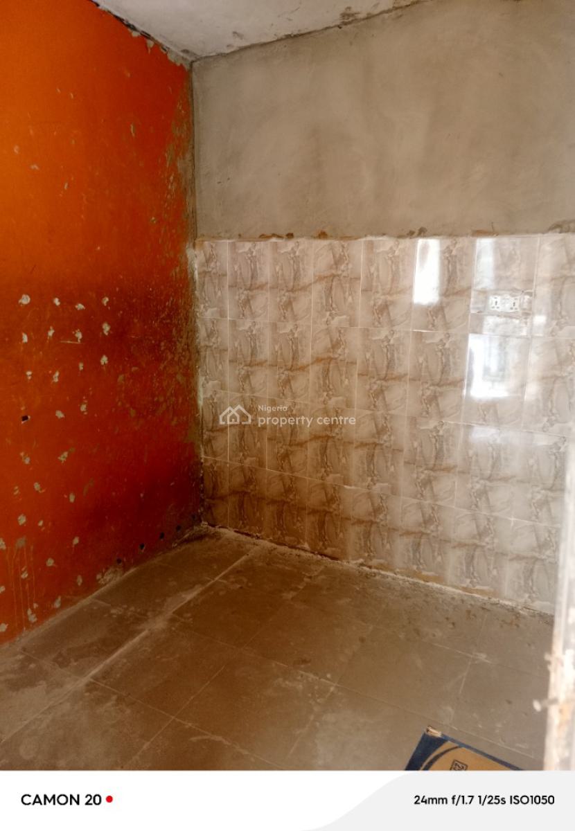 a Very Decent 2 Bedroom Flat Upstairs, Surulere, Lagos, Flat / Apartment for Rent