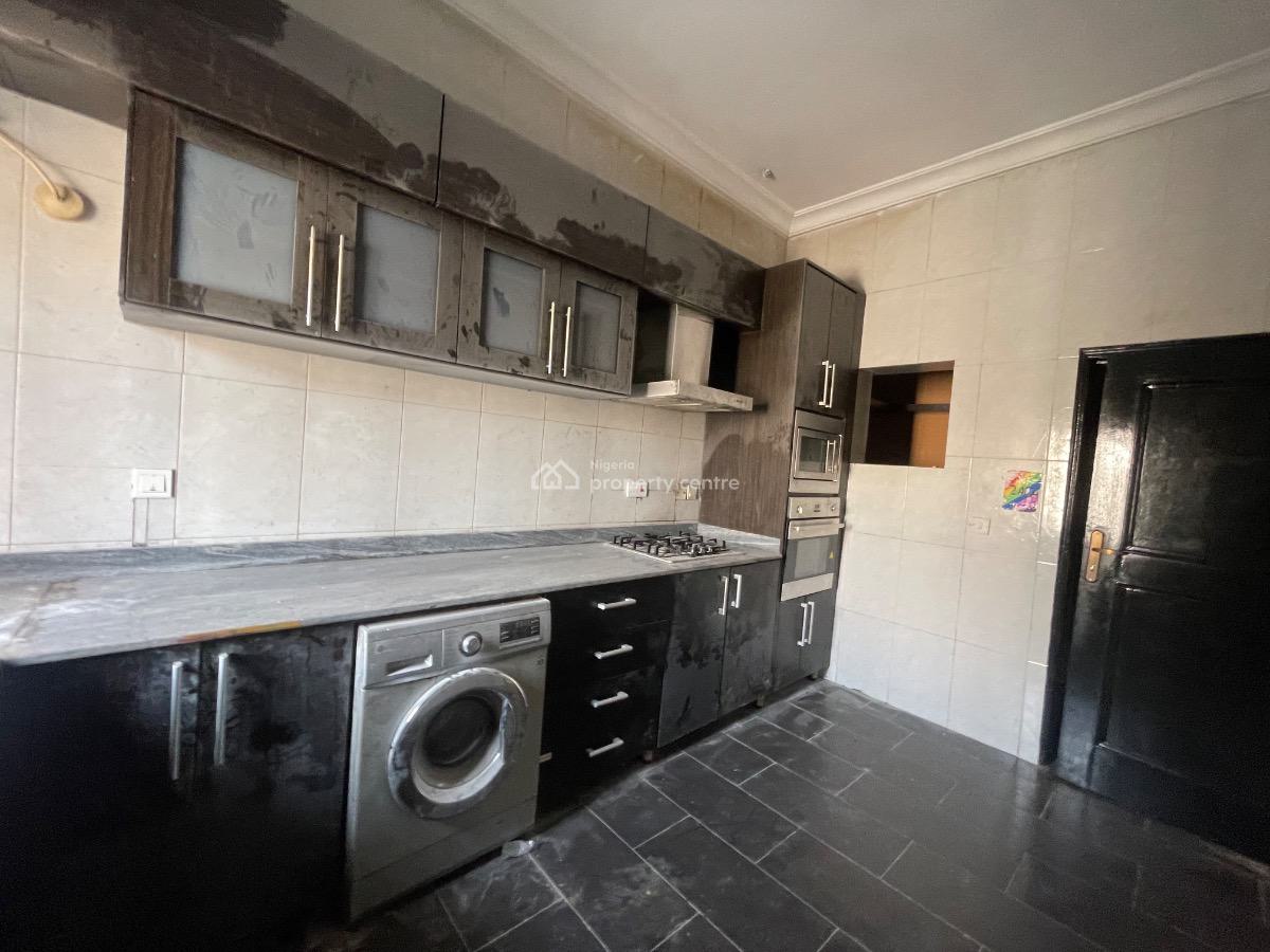 Newly Renovated 3-bedroom Flat, Lekki Right By Pinnacle, Lekki Phase 1, Lekki, Lagos, Flat / Apartment for Rent