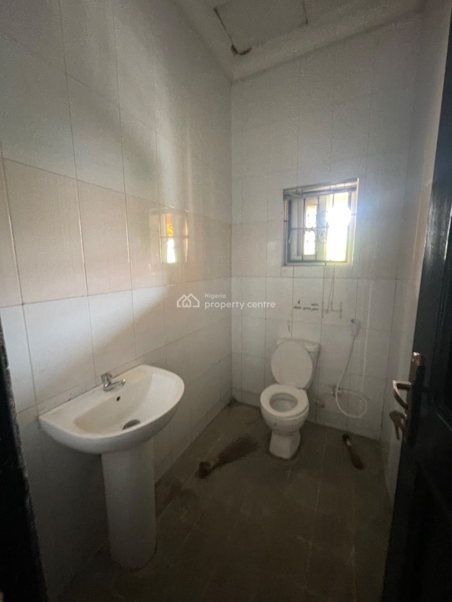 Newly Renovated 3-bedroom Flat, Lekki Right By Pinnacle, Lekki Phase 1, Lekki, Lagos, Flat / Apartment for Rent