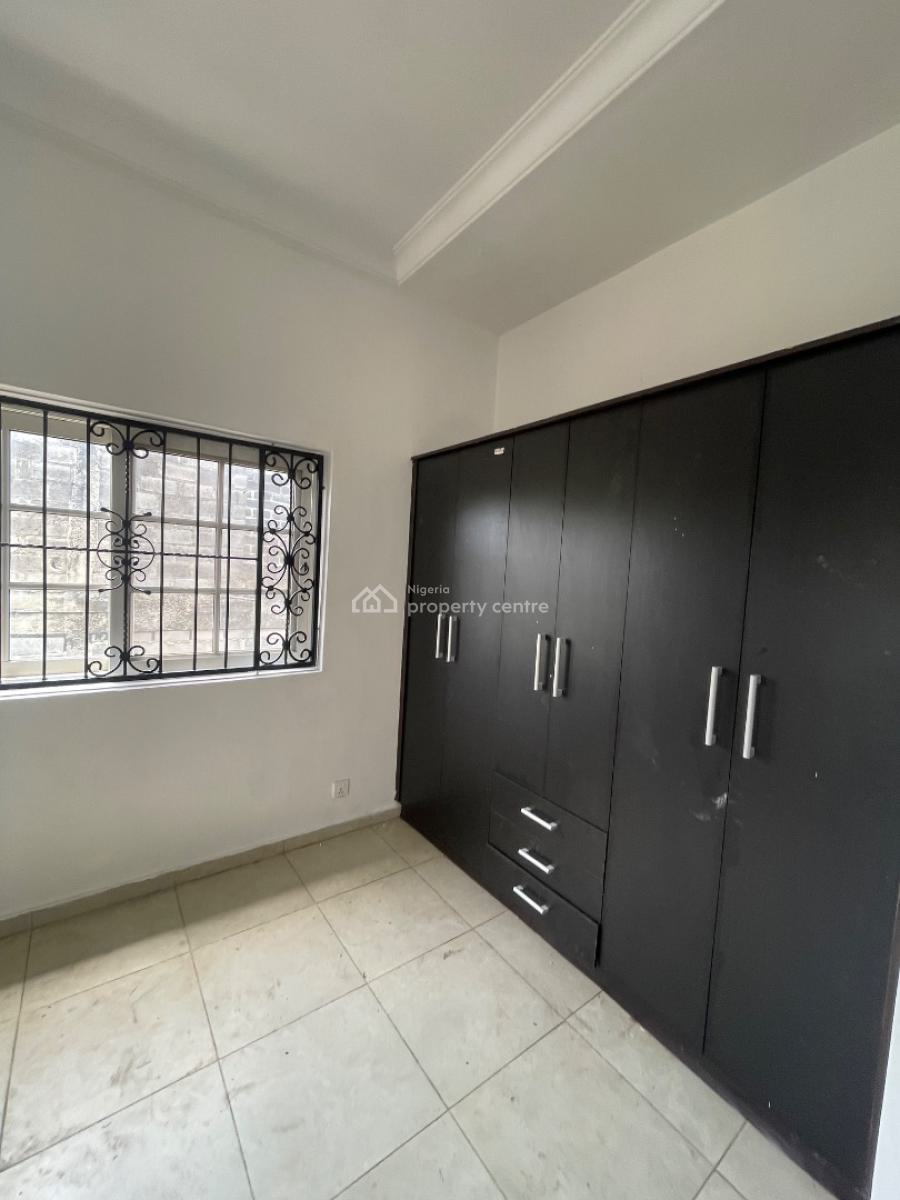Newly Renovated 3-bedroom Flat, Lekki Right By Pinnacle, Lekki Phase 1, Lekki, Lagos, Flat / Apartment for Rent