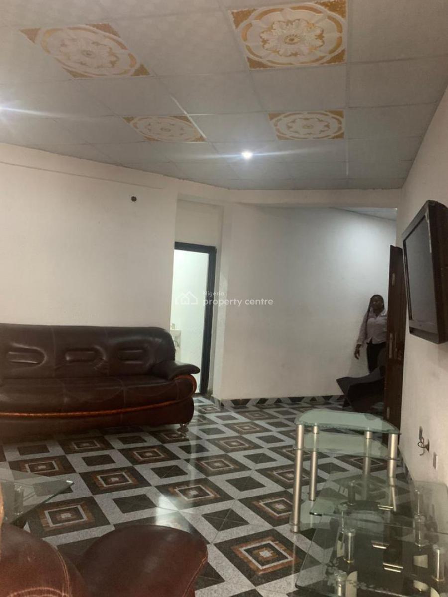 3 Bedrooms Flat (2nd Floor) Apartment, Surulere, Lagos, Flat / Apartment for Rent