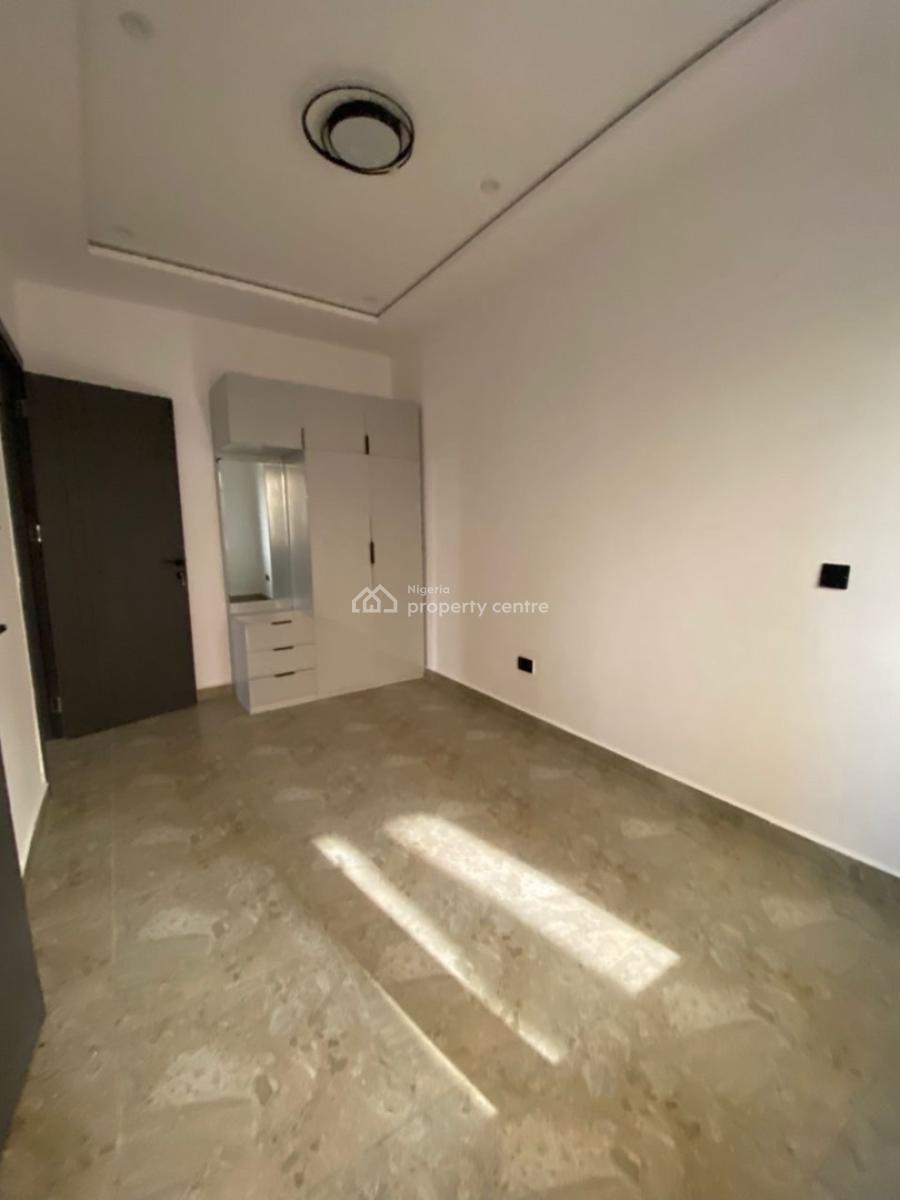 Super Brand New Executive Upstairs : 2 in a Compound, Behind Shoprite, Sangotedo, Ajah, Lagos, Flat / Apartment for Rent
