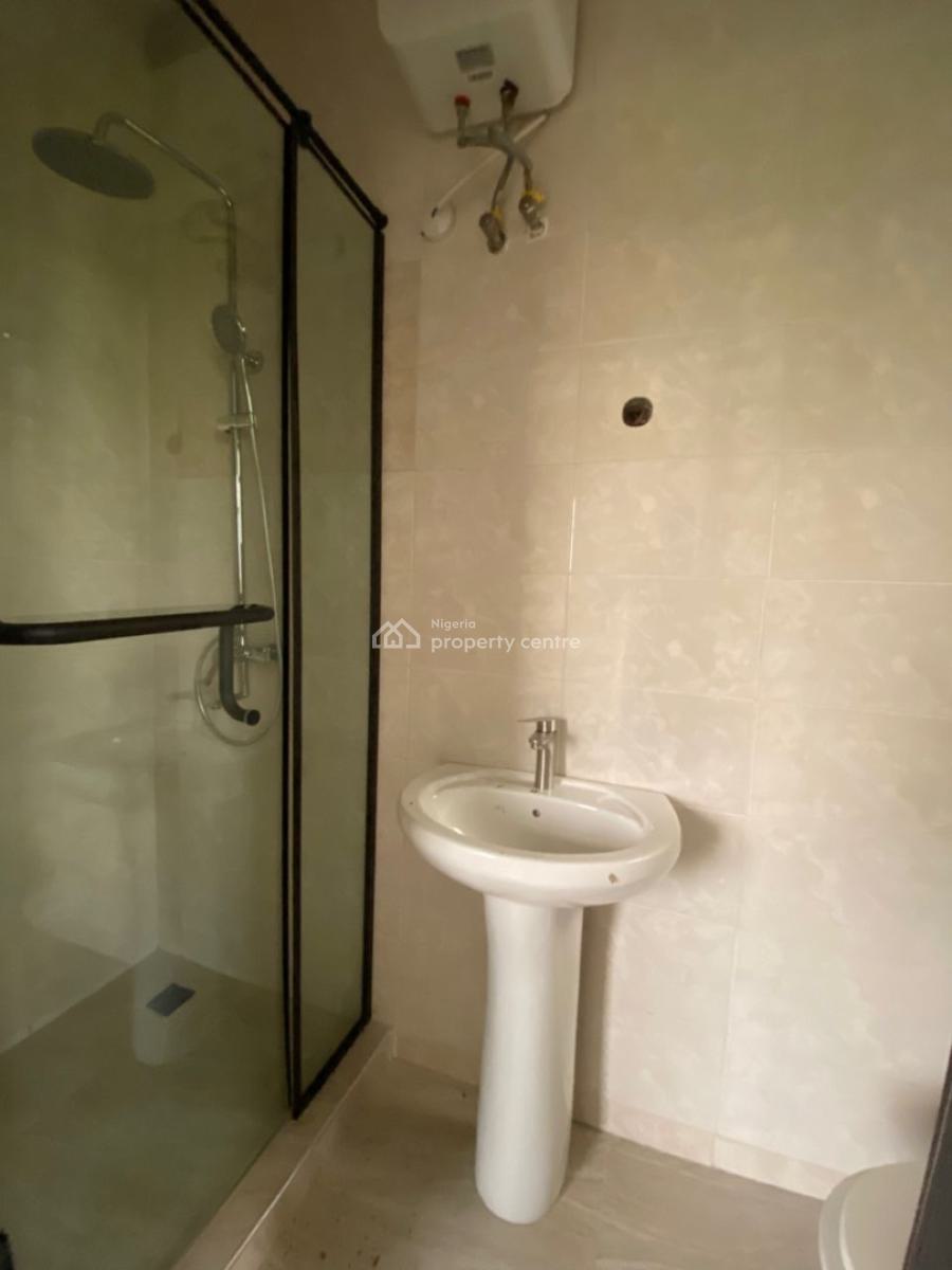 Super Brand New Executive Upstairs : 2 in a Compound, Behind Shoprite, Sangotedo, Ajah, Lagos, Flat / Apartment for Rent