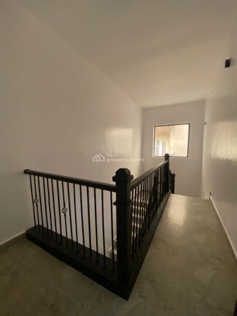 Super Brand New Executive Upstairs : 2 in a Compound, Behind Shoprite, Sangotedo, Ajah, Lagos, Flat / Apartment for Rent