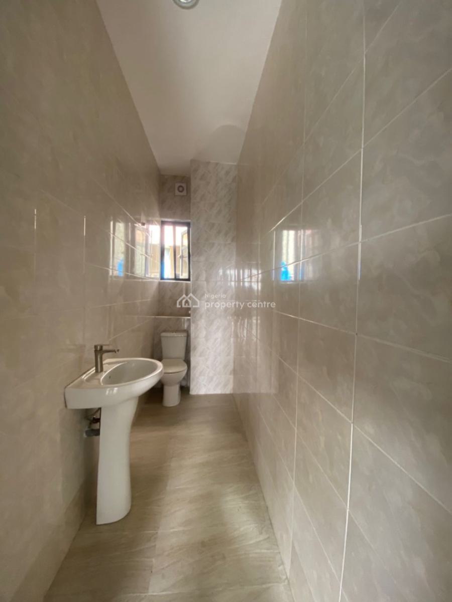 Super Brand New Executive Upstairs : 2 in a Compound, Behind Shoprite, Sangotedo, Ajah, Lagos, Flat / Apartment for Rent