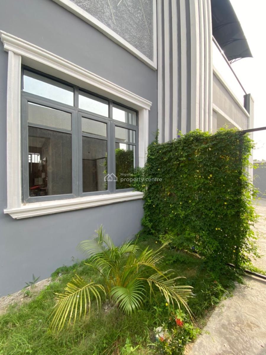 Super Brand New Executive Upstairs : 2 in a Compound, Behind Shoprite, Sangotedo, Ajah, Lagos, Flat / Apartment for Rent