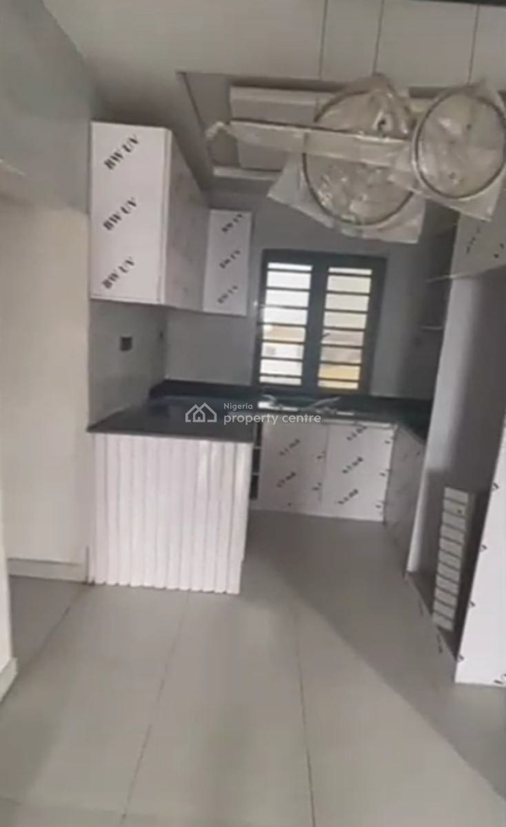 Modern and Serviced  2 Bedroom Penthouse Apartment, Ologolo, Lekki, Lagos, Flat / Apartment for Rent