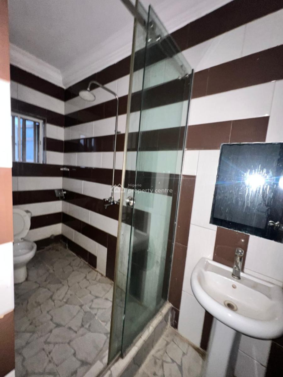 a Well Built 2 Bedroom Flat, Mobil Road, Lekki Phase 2, Lekki, Lagos, Flat / Apartment for Rent